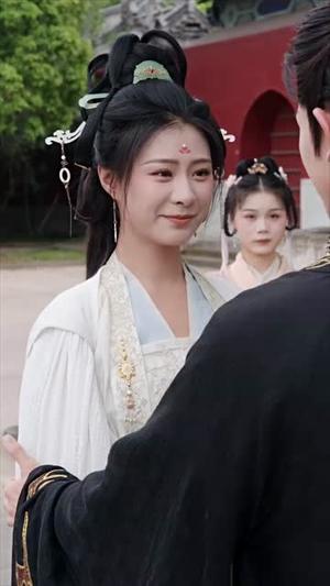 《皇贵妃她怀了紫薇星(80集)陈添祥&杨瑾羽(夸克网盘)》短剧封面