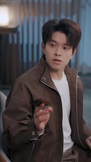《分手触发系统，消费全额五倍返还（83集）姜沣＆张艺轩（1080P）（夸克网盘）》短剧封面