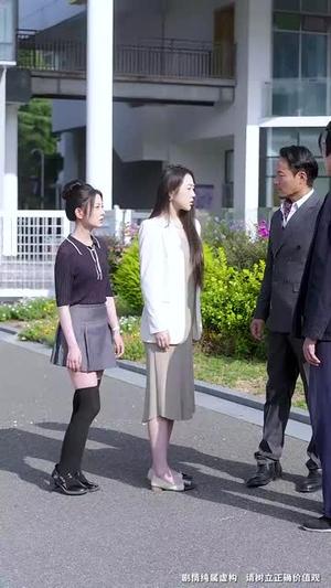 《军训求雨我玄学大佬的身份瞒不住了(51集)(夸克网盘)》短剧封面