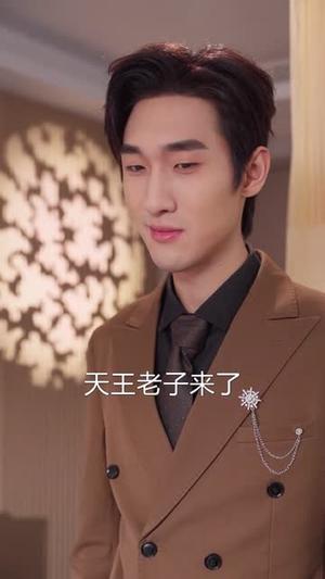 《穿越当总裁，我靠昏君系统称霸（80集）宋骏＆尹澜霏（夸克网盘）》短剧封面
