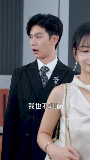 《她似遥上月（100集）张正越＆姜熙饶（夸克网盘）》短剧封面
