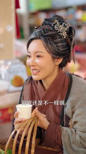 《古代老妇有空间,直通现代菜市场(81集)佴一文&荀熙(夸克网盘)》短剧封面