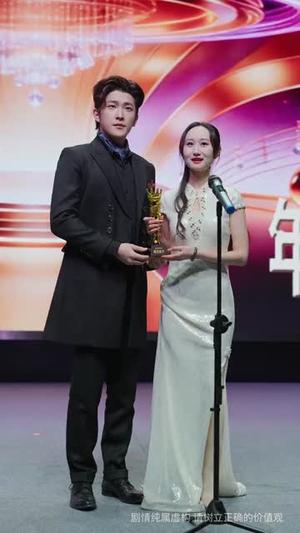 《你爱慕歌后,我开嗓,你悔什么(76集)章泷兮&王翊君(夸克网盘)》短剧封面