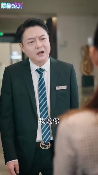 《裴总的千亿村花夫人(百度网盘)》短剧封面