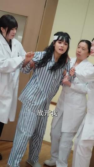《跟着主角跑,炮灰也成宝(80集)苏子浠&朱哲人(夸克网盘)》短剧封面
