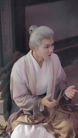 《闯入修仙世界，征服绝美师姐（81集）张乙萌＆黄子淇（夸克网盘）》短剧封面