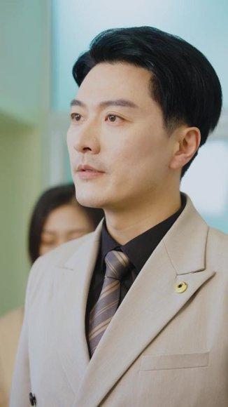 《重燃玫瑰（59集）樊磊》短剧封面