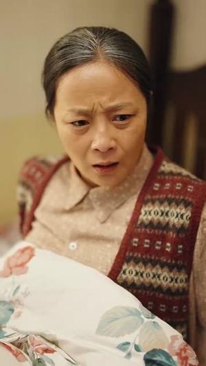 《魂穿80做极品老太婆（100集）孔盈智&胡帼雄（夸克网盘）》短剧封面