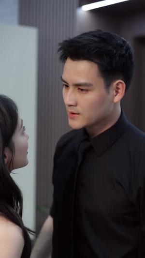 《陷落于你的暮光(79集)李璟羿&何依蔓》短剧封面