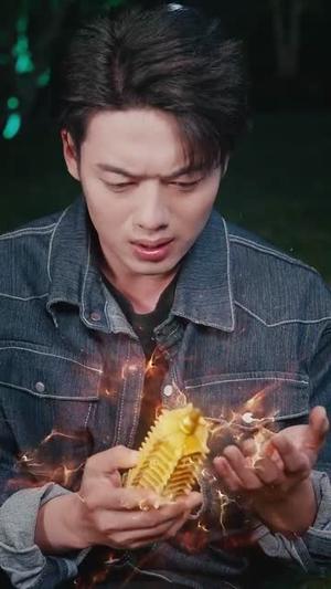 《我在现代却捡到修仙功法（105集）杨桃&韩一波(1)（夸克网盘）》短剧封面