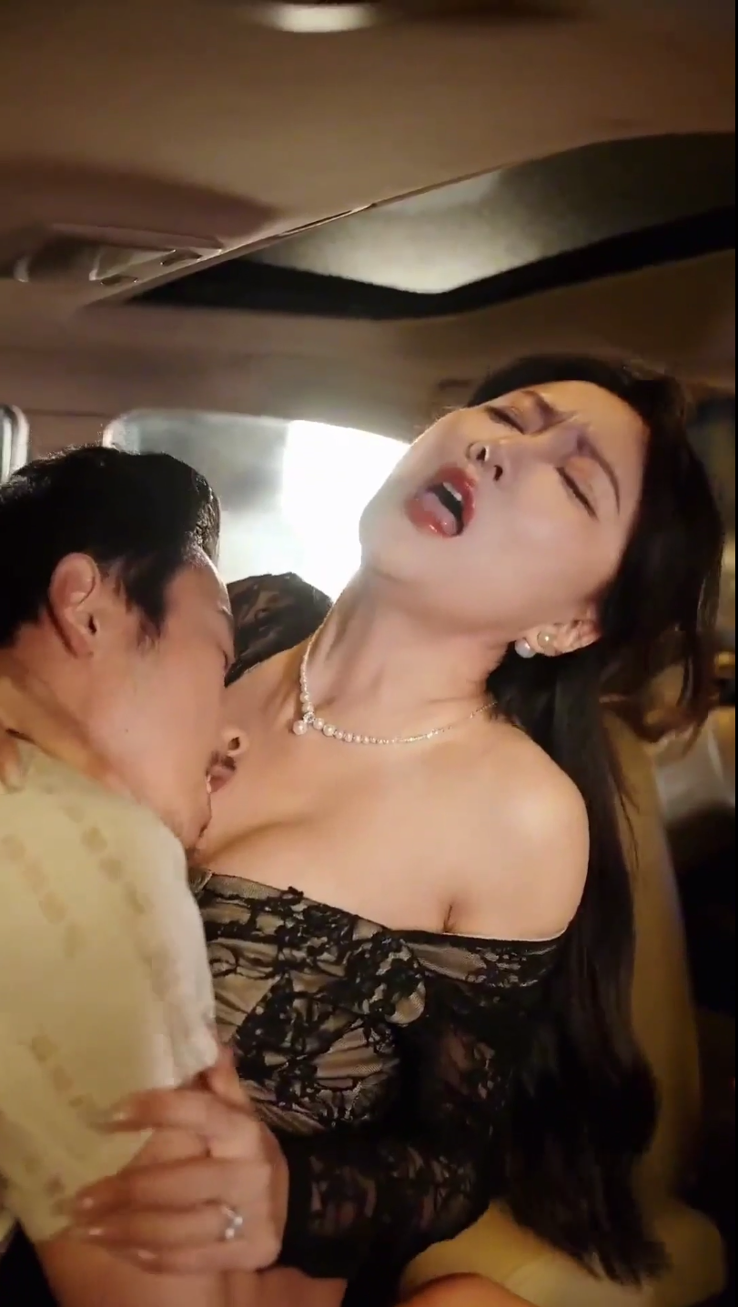 擦边短剧:禁忌游戏 《擦边短剧:禁忌游戏》短剧封面
