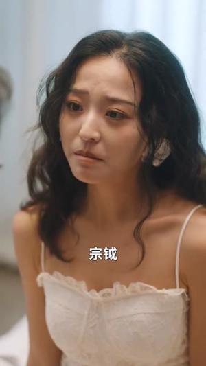 《赠你玫瑰与月光（68集）何连飞＆杨佳佳（夸克网盘）》短剧封面