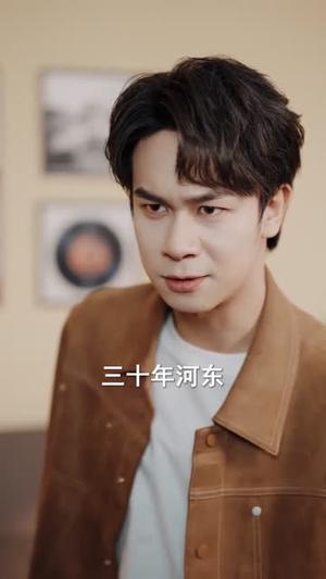 《发红包就能万倍返现,过年我炸翻全村(80集)胡文飞&关爱妮(夸克网盘)》短剧封面