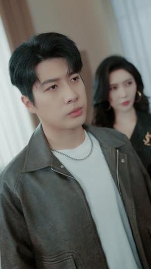 《美女保镖不好惹（79集）戚正＆王安忆（夸克网盘）》短剧封面