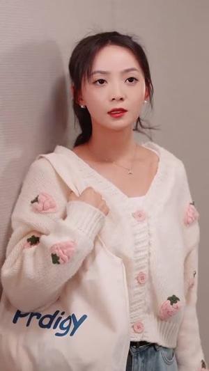 《职业替身月薪百万离谱（124集）许丹（夸克网盘）》短剧封面