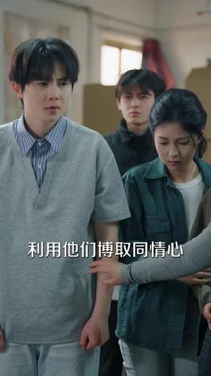 《藏在眼泪里的星星(60集)爱清然&李泫逸(夸克网盘)》短剧封面
