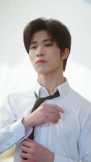 《冬日情书:他是她的男主角(73集)尹洋&赵毓杰(夸克网盘)》短剧封面