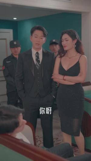 《擦边剧:绝色师姐请自重(80集)》短剧封面