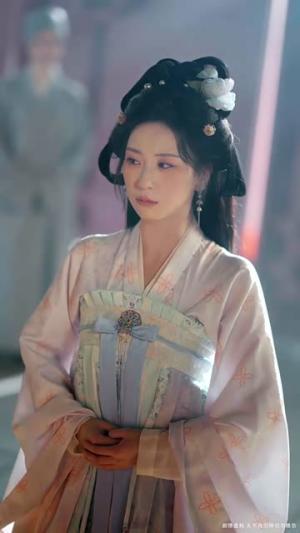 《皇后低头看看朕（67集）胡耀文&沈淮》短剧封面