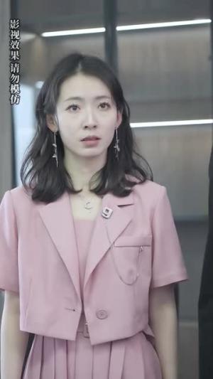 《擦边剧：我的倾城总裁未婚妻》短剧封面