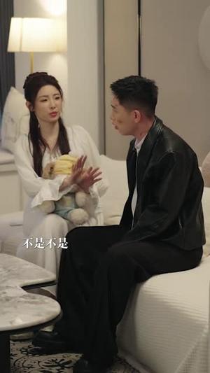 《太子爷的小玫瑰又掀桌了&陆先生,你捡的小玫瑰又掀桌了之荆棘玫瑰(68集)李梦然&澄芓(夸克网盘)》短剧封面