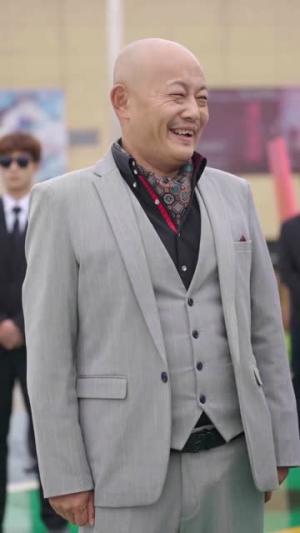 《神医下山冷艳总裁爱上我（67集）林亚冬＆杨洪（夸克网盘）》短剧封面