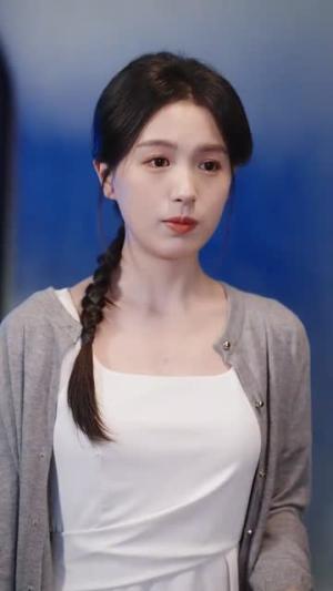 《月亮先动心（73集）赵冠宇＆方思畅（夸克网盘）》短剧封面
