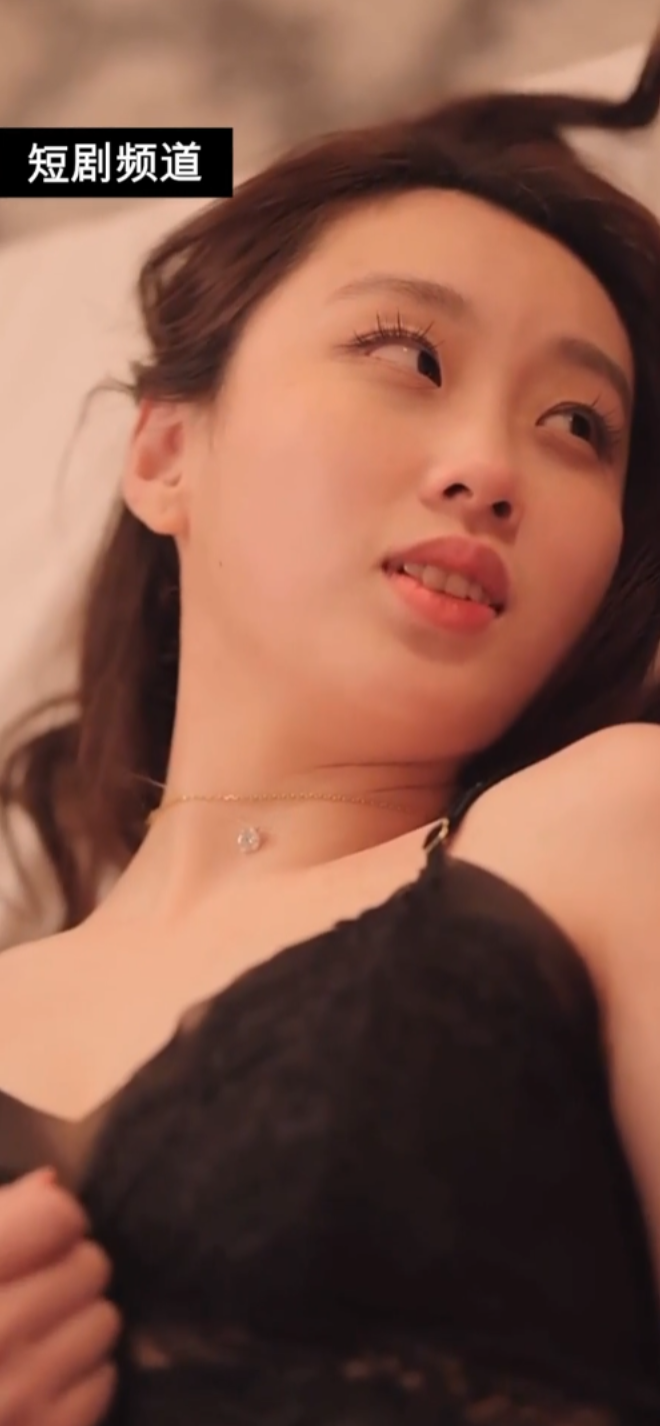 《擦边短剧:我与岳母的故事&妈妈的秘密&骚母&小雪的初体验&初尝禁果&一家乱&指导工作&边做边爱&我的岳母的故事&我和岳母一家(完整版)(夸克网盘)》短剧封面