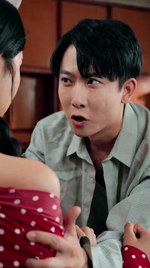 《七零下乡,打恶人带全村致富(61集)程勇炜&关钰莹(夸克网盘)》短剧封面