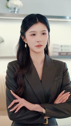 《说好一起摸鱼,你爸怎么是老板啊(83集)美美&高鸿垲(夸克网盘)》短剧封面