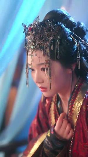 《龙榻换人,我和假皇帝共享江山(82集)黄宥天&岳雨婷(夸克网盘)》短剧封面
