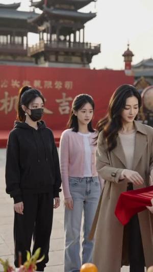 《影帝偷听心声:穿成萌犬爆红娱乐圈(163集)(夸克网盘)》短剧封面