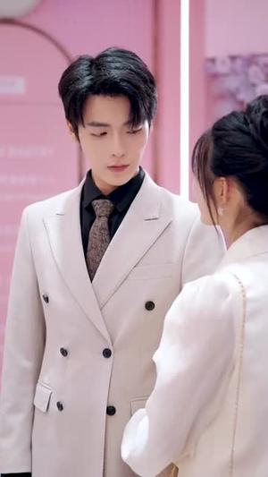 《小难哄（100集）段美洋＆彭瑶（夸克网盘）》短剧封面
