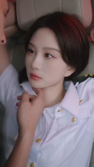 《机长大人请勿偏离心动航线(70集)唐丽君&刘萧旭(夸克网盘)》短剧封面