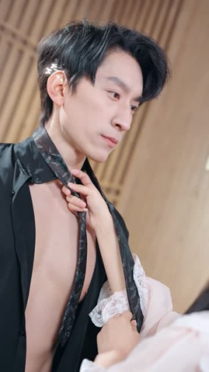 《心声泄露后，高冷总裁爱上我（80集）李泽雨＆袁初月（夸克网盘）》短剧封面